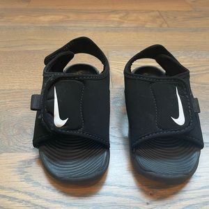 Nike black sandals toddler size 8
